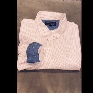 Banana Republic men’s casual dress shirt.